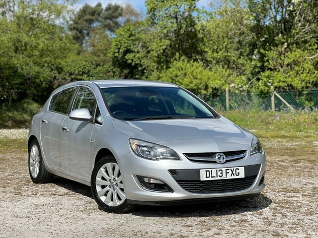 Compare Vauxhall Astra 1.6 Elite 113 Bhp DL13FXG Silver