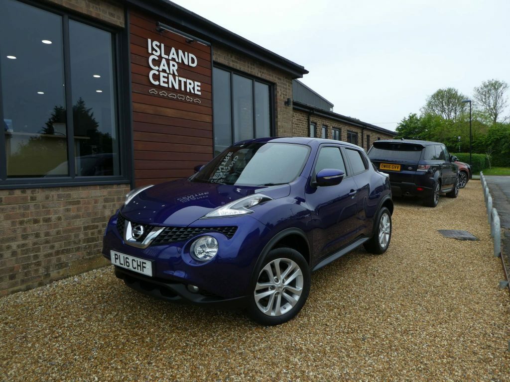 Compare Nissan Juke N-connecta Dci PL16CHF Blue