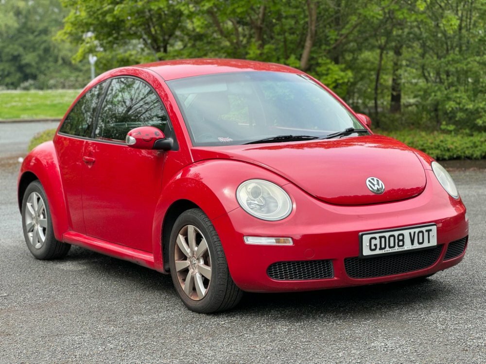Compare Volkswagen Beetle 1.6 Luna Euro 4 GD08VOT Red
