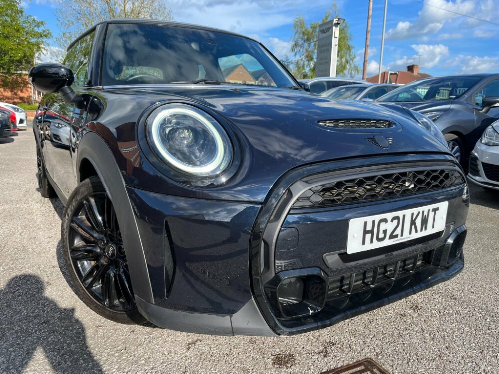 Compare Mini Hatch 2.0 Cooper S Exclusive Steptronic Euro 6 Ss HG21KWT Black