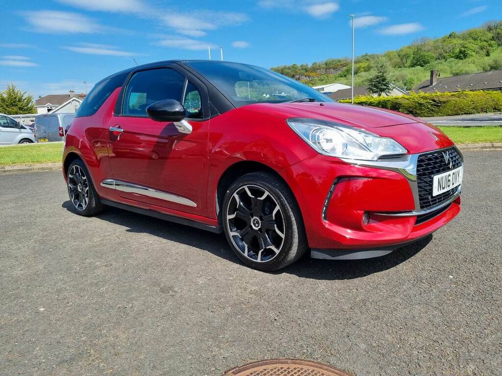 Compare DS DS 3 Bluehdi Elegance Ss NU16OVY Red