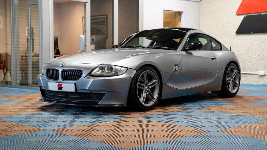 Compare BMW Z4 3.0 Z4 Si Sport YG56OMM Grey