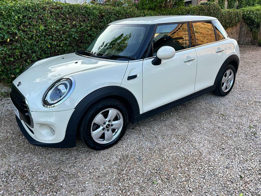 Compare Mini Hatch 1.5 Cooper Steptronic Euro 6 Ss KM68FYT White