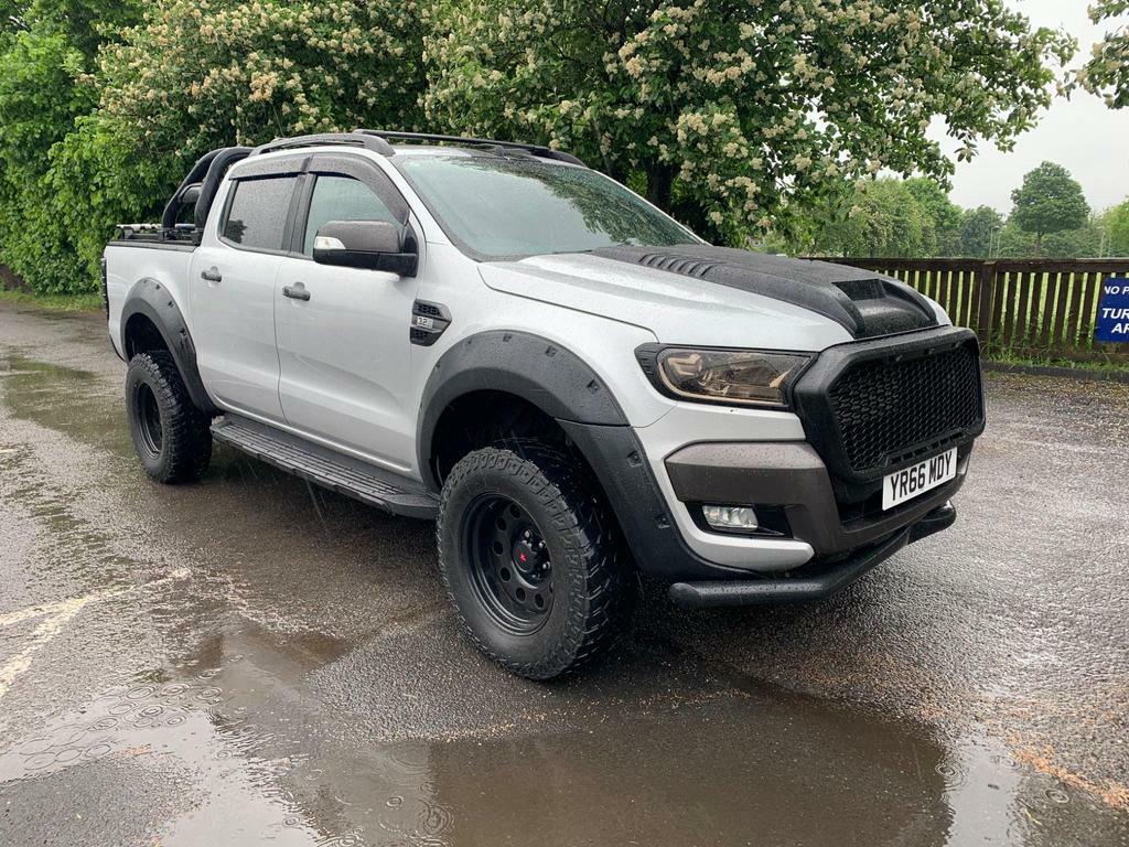 Compare Ford Ranger 3.2 Tdci Wildtrak 4Wd Euro 6 Ss YR66MDY Silver