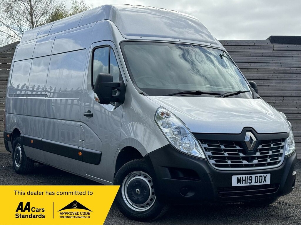 Compare Renault Master 2.3 Dci 35 MH19DDX 