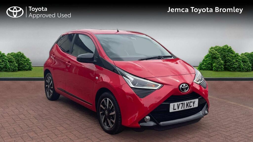Compare Toyota Aygo X 1.0 Vvt-i X-trend Euro 6 Ss LV71KCY Red