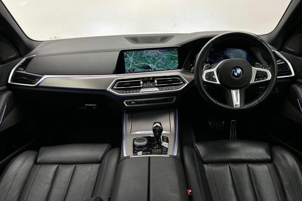 Compare BMW X5 X5 Xdrive30d M Sport SV69WEU White