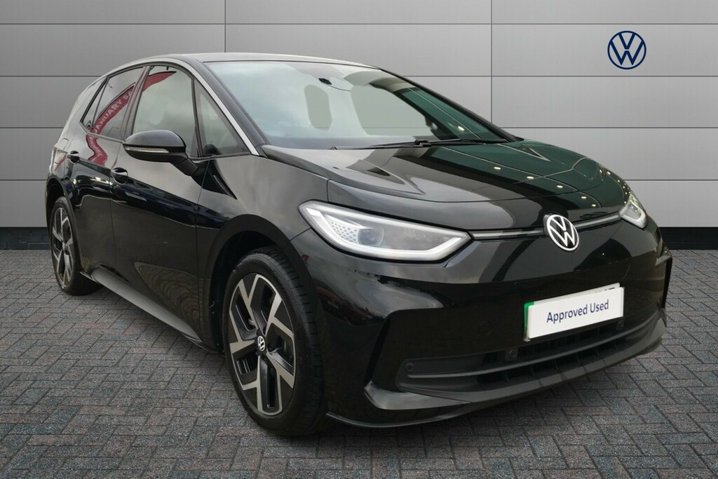 Compare Volkswagen ID.3 150Kw Pro Launch Edition 2 58Kwh BT23WUR Black