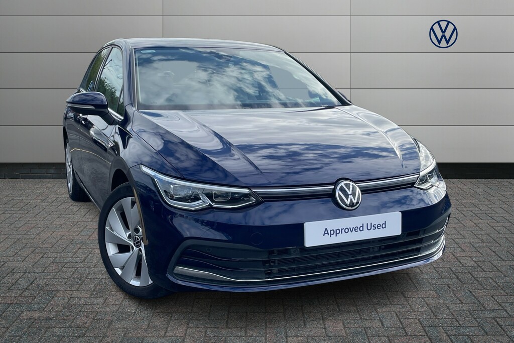 Compare Volkswagen Golf 1.5 Etsi 150 Style Dsg BR21USD Blue