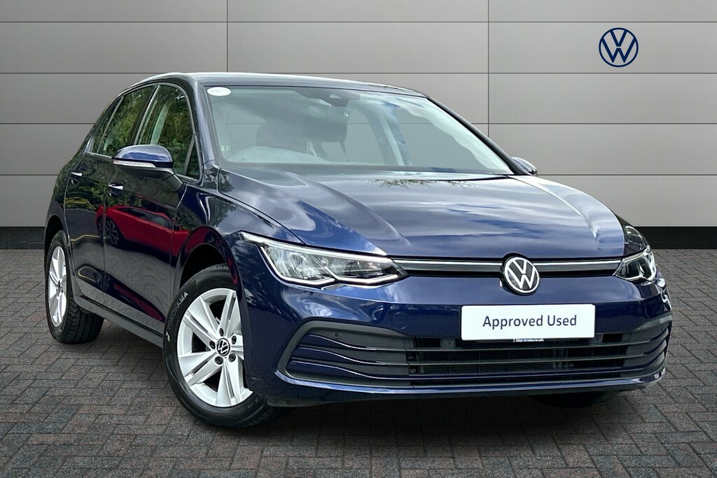 Compare Volkswagen Golf 1.5 Tsi Life OW72DTZ Blue