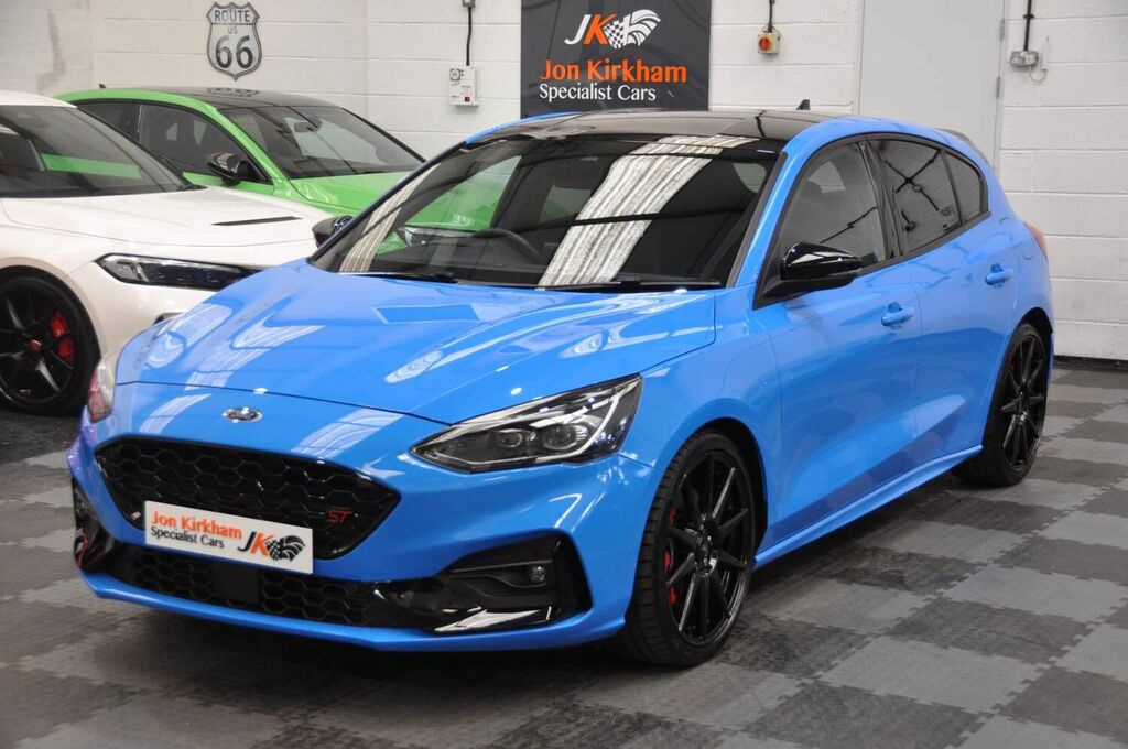 Compare Ford Focus Hatchback 2.3T Ecoboost St Edition Euro 6 Ss HD71AXG Blue