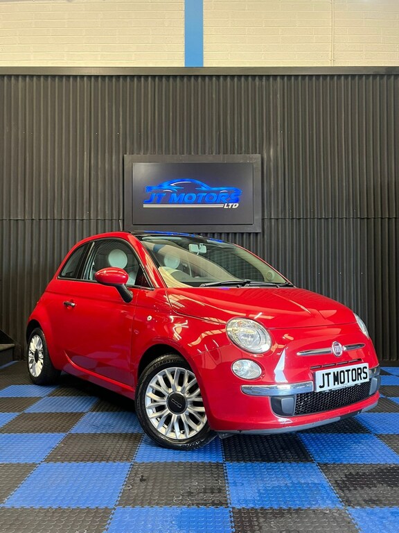 Compare Fiat 500 0.9 Twinair Lounge LN64RXS Red