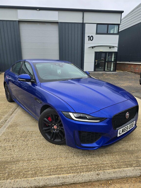 Jaguar XE R-dynamic Se Blue #1