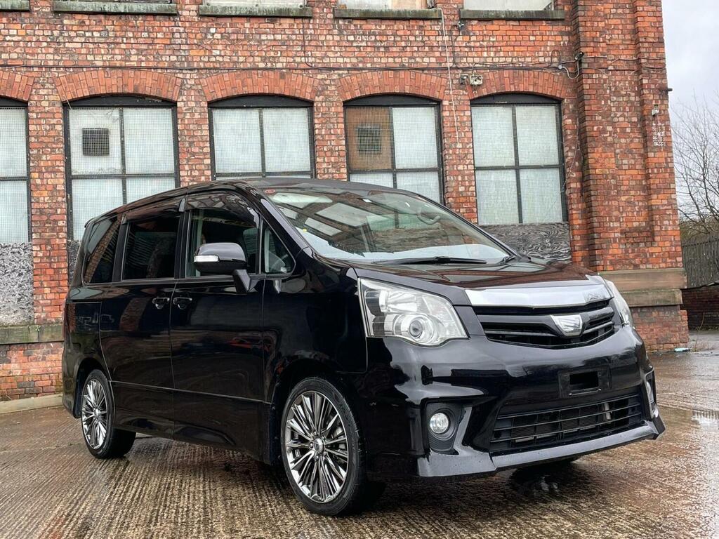 Compare Toyota Noah Other 2.0 2010 JJ6553 