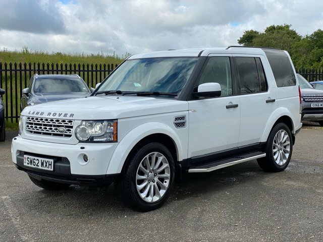 Compare Land Rover Discovery 3.0 4 Sdv6 Hse 255 Bhp SW62WXH White
