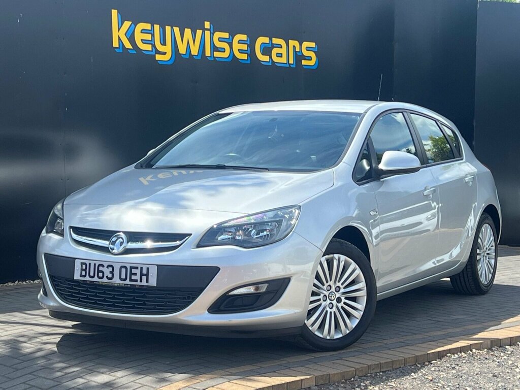 Compare Vauxhall Astra 1.6 16V Energy Euro 5 BU63OEH Silver