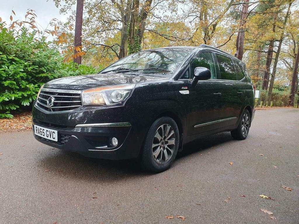 Compare SsangYong Turismo 2.2D Elx T-tronic 4Wd Selectable Euro 6 RA65GVC Black