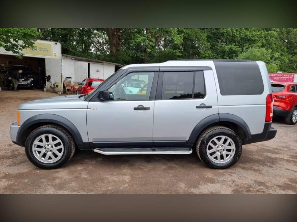 Compare Land Rover Discovery 3 2.7 Td V6 Xs AV09DFF 