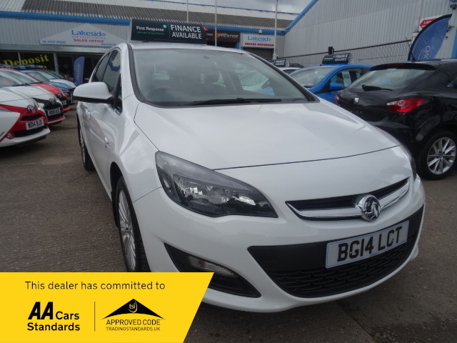 Compare Vauxhall Astra Excite BG14LCT White