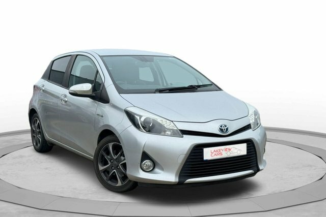 Compare Toyota Yaris 1.5 Hybrid Trend 61 Bhp LP63ELU Silver
