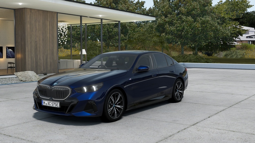 Compare BMW 5 Series 530E M Sport Pro Tech Pluscomfort Plus CR44084 Blue