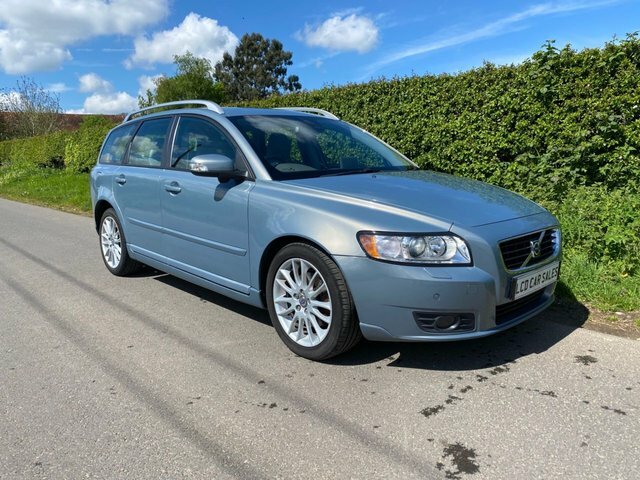 Compare Volvo V50 2.4 Se Lux 170 Bhp LM08KZX Blue