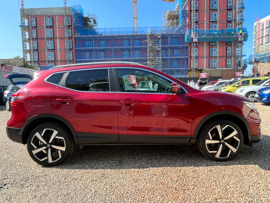 Compare Nissan Qashqai Dig-t Tekna..2019 .Pan DT68MVR Red