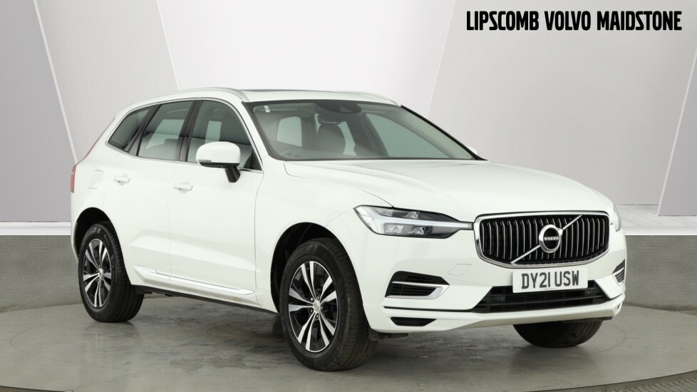 Compare Volvo XC60 Recharge Inscription Expression, T6 Awd Panoramic DY21USW White