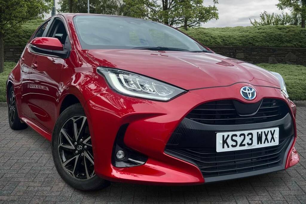 Compare Toyota Yaris 1.5 Hybrid Design Cvt KS23WXX Red