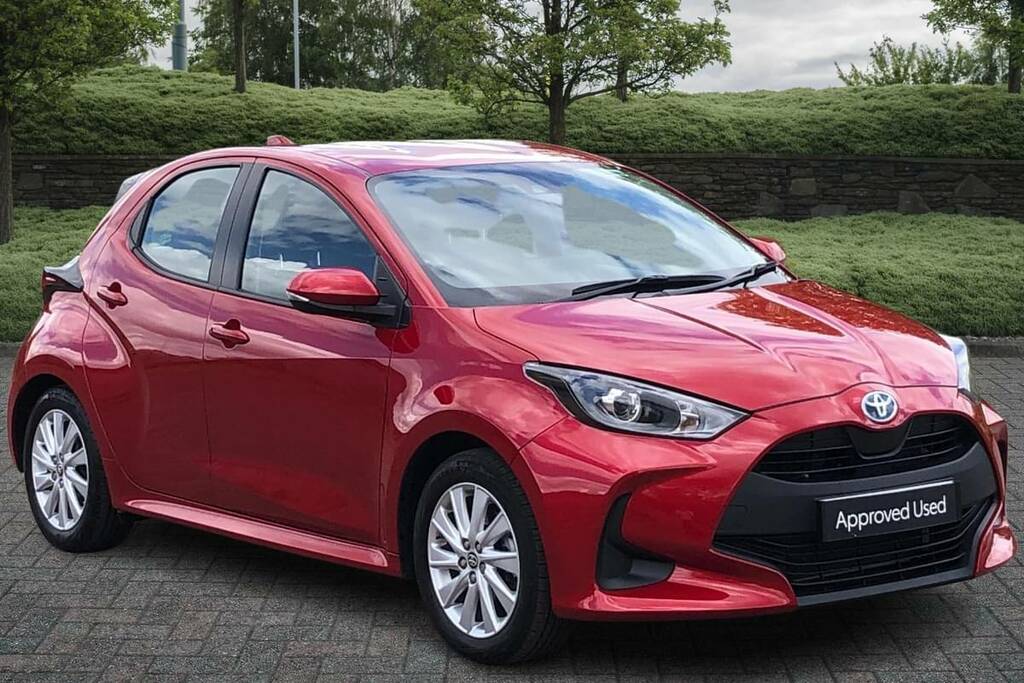 Compare Toyota Yaris 1.5 Hybrid Icon Cvt NG71LCY Red