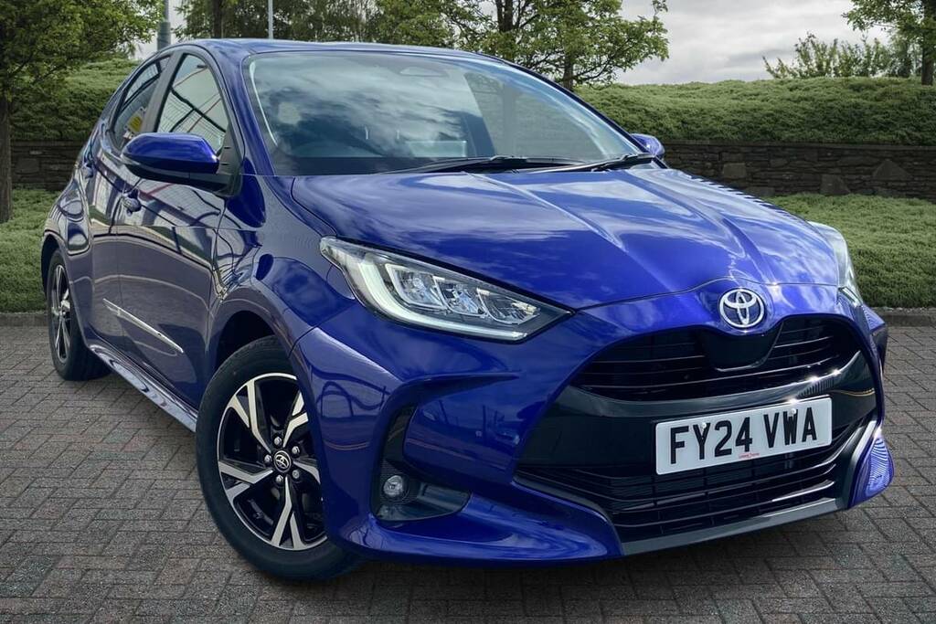Compare Toyota Yaris 1.5 Hybrid Design Cvt FY24VWA Blue