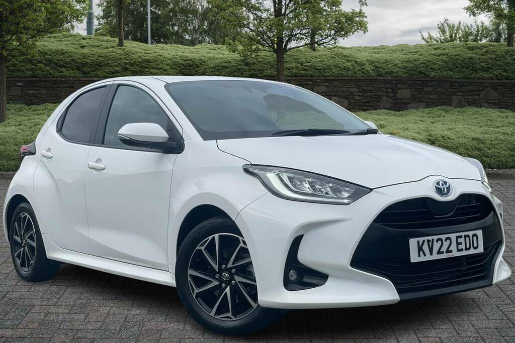 Compare Toyota Yaris 1.5 Hybrid Design Cvt KV22EDO White