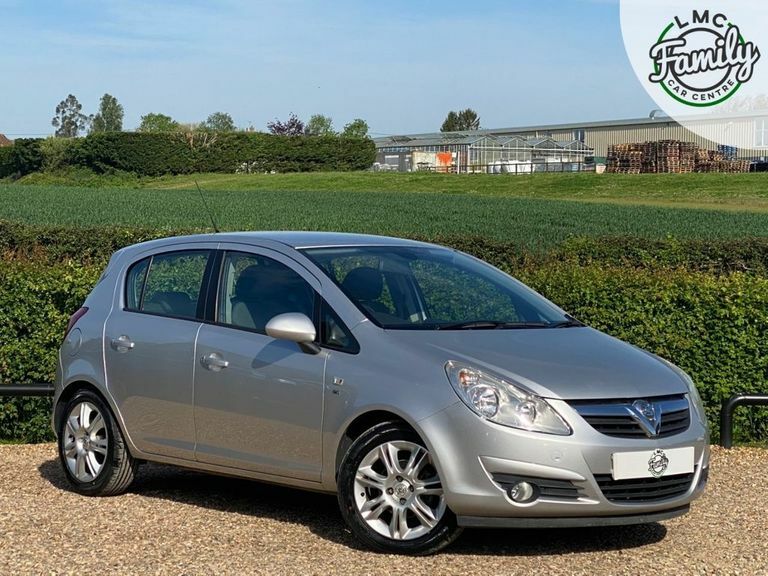 Compare Vauxhall Corsa 1.4 Se 98 Bhp GY60YYW Silver