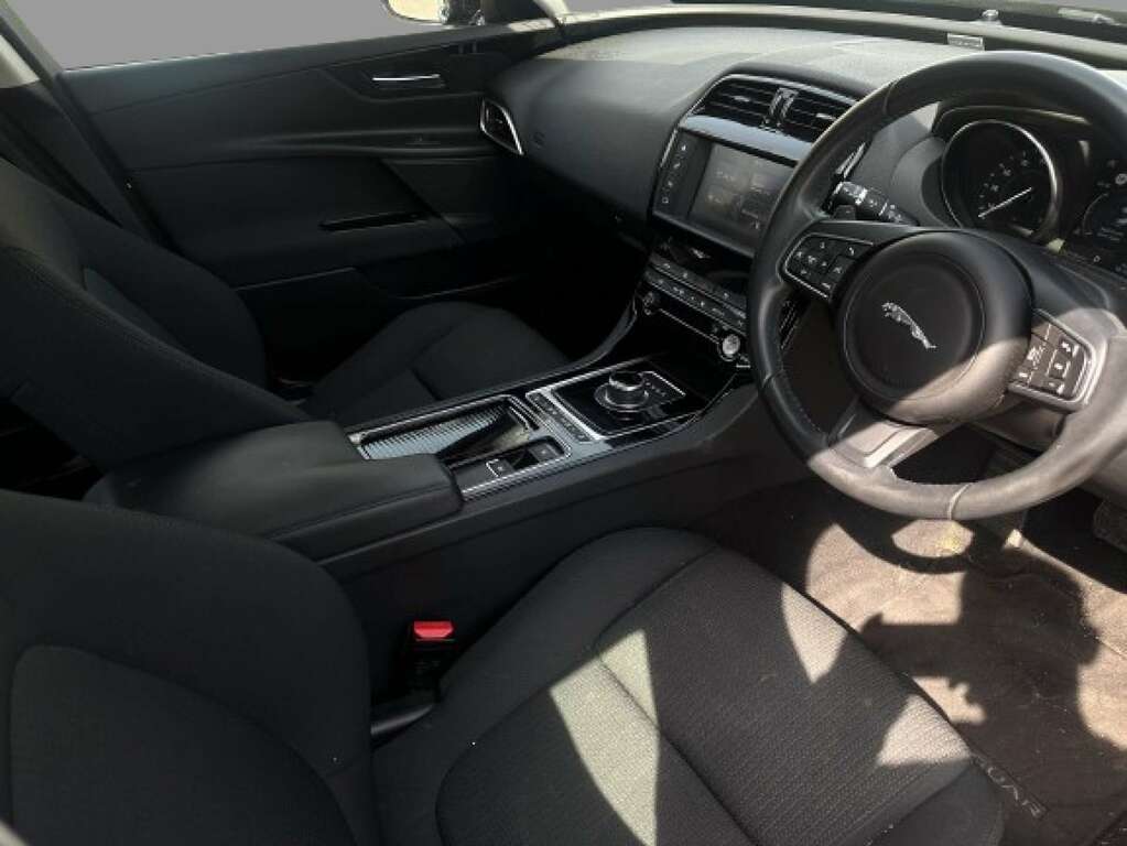 Compare Jaguar XE 2.0 Xe Se I KF17XXK Black