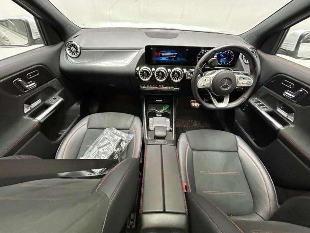 Compare Mercedes-Benz GLA Class 1.3 Gla 180 Amg Line Premium YR21BOA White