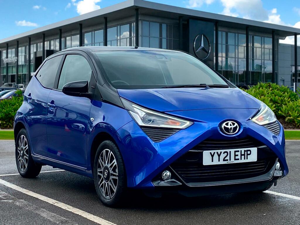 Compare Toyota Aygo X-clusiv YY21EHP Blue