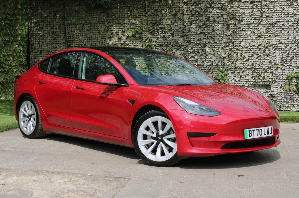 Compare Tesla Model 3 Standard Range Plus BT70LWJ Red