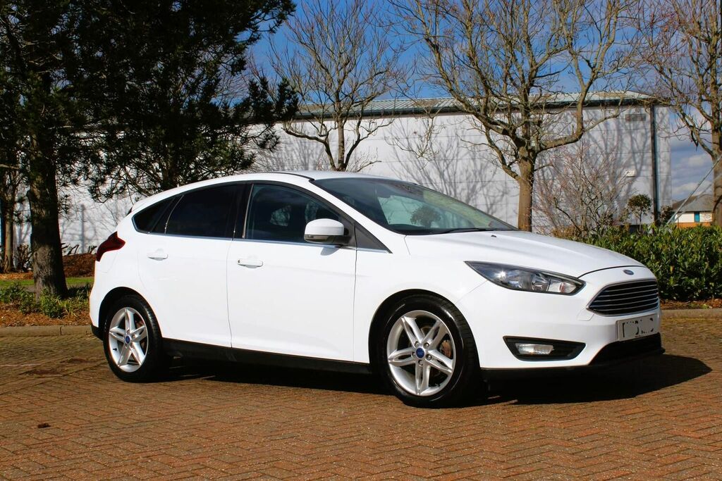 Compare Ford Focus Hatchback 1.5 Tdci Zetec Euro 6 Ss 201515 BW15TZA White