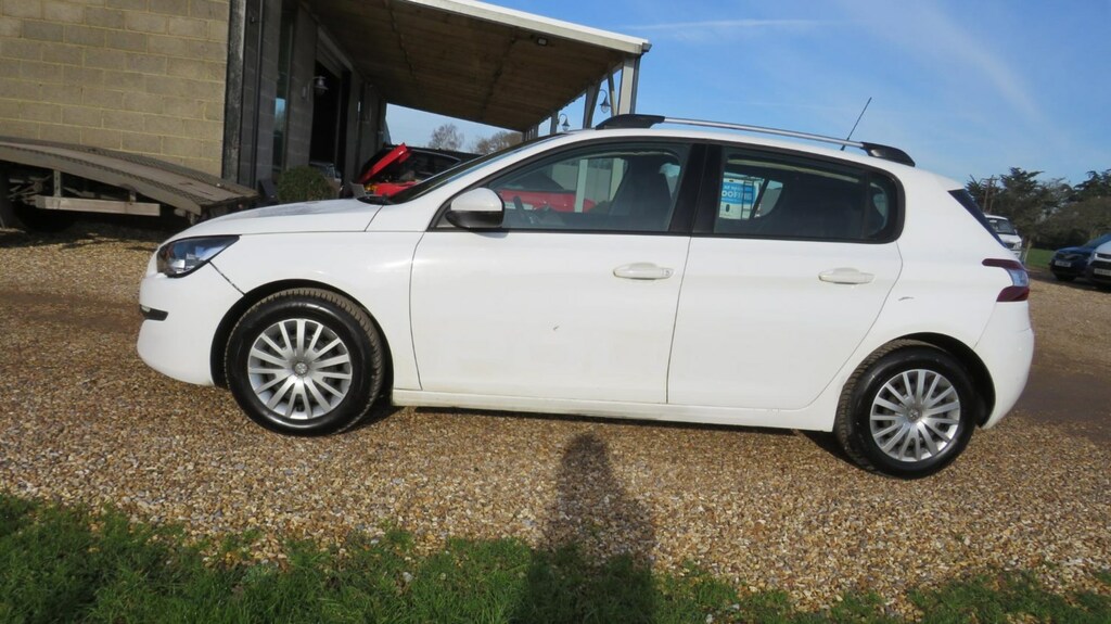 Compare Peugeot 308 1.6 Access Blue Hdi Full Service History YJ17EFY White
