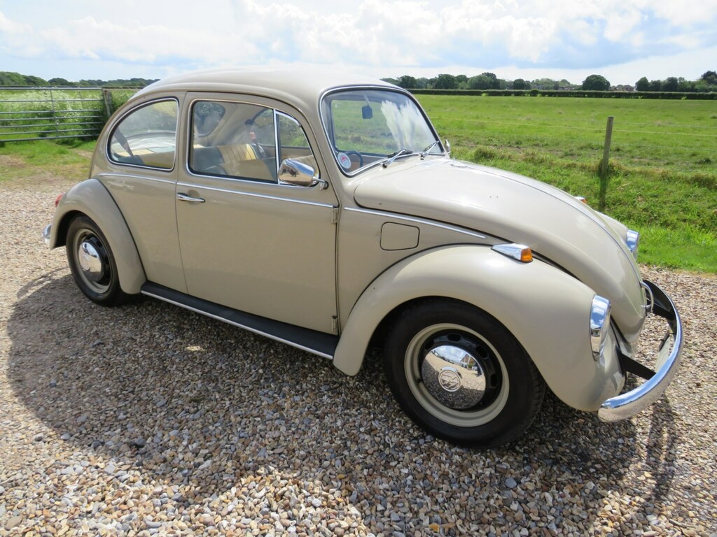 Compare Volkswagen Beetle Beetle HMA790G Beige
