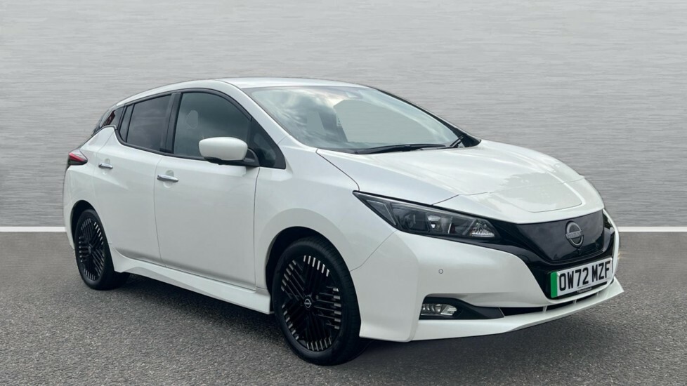 Compare Nissan Leaf Hat N-connecta 110Kw 39Kwh OW72MZF White