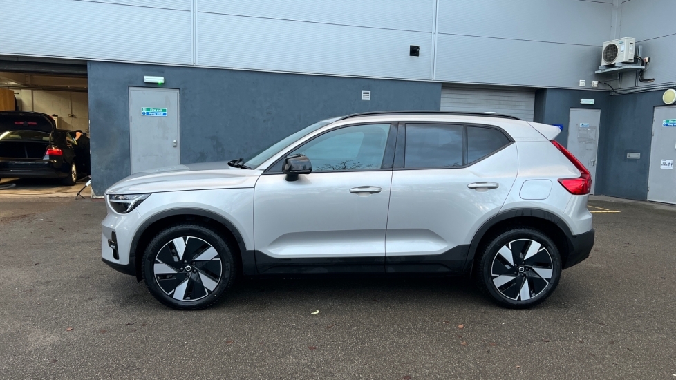 Compare Volvo XC40 Volvo Estate 175Kw Recharge Plus 69Kwh KR73CKA Silver