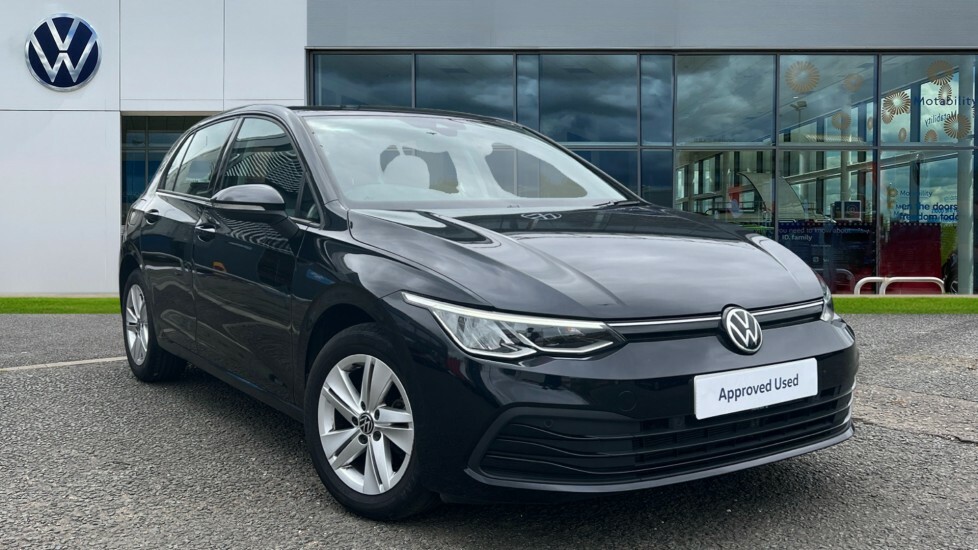 Compare Volkswagen Golf 8 Life 1.0 Tsi 110Ps 6-Speed RE70ZTG Black