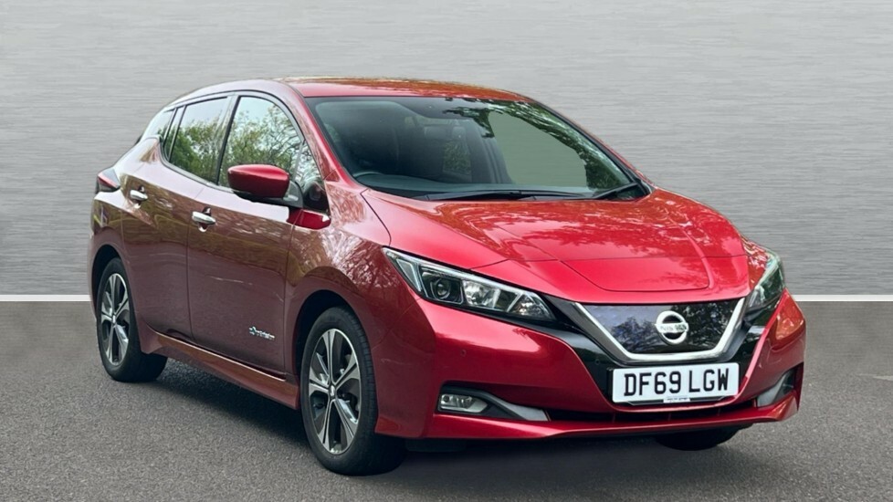 Compare Nissan Leaf Nissan 110Kw N-connecta 40Kwh DF69LGW Red