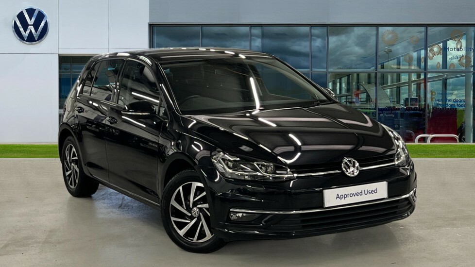 Compare Volkswagen Golf Match Edition 1.5 Tsi Evo 150Ps 7-Speed Dsg GM69MME Black