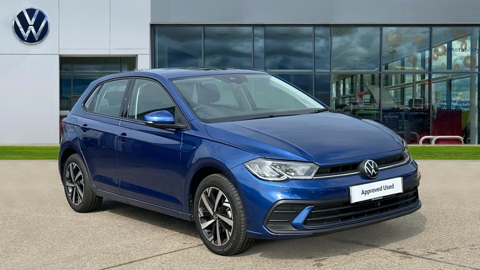 Compare Volkswagen Polo Life 1.0 Tsi 95Ps 5-Speed LS24GXA Blue