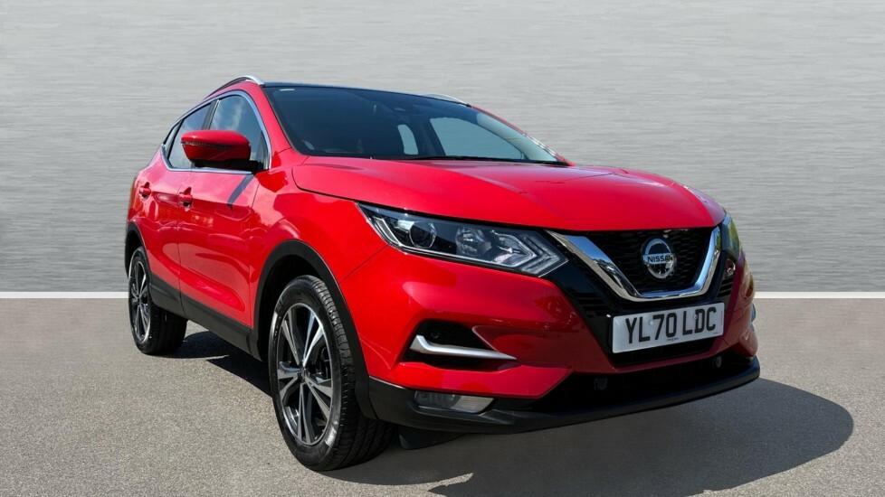 Compare Nissan Qashqai 1.3 Dig-t 140 N-connecta Glsrf YL70LDC Red
