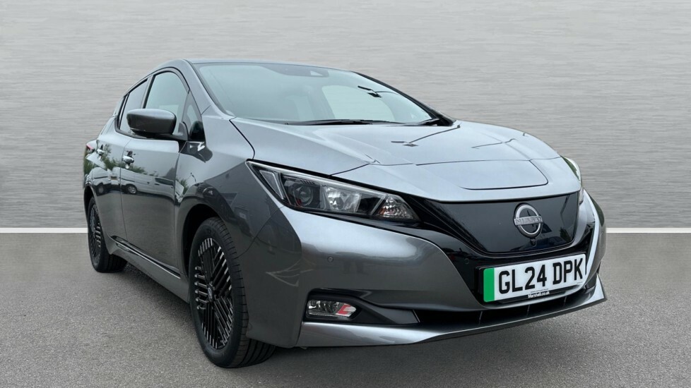 Compare Nissan Leaf Hat N-connecta 110Kw 39Kwh GL24DPK 