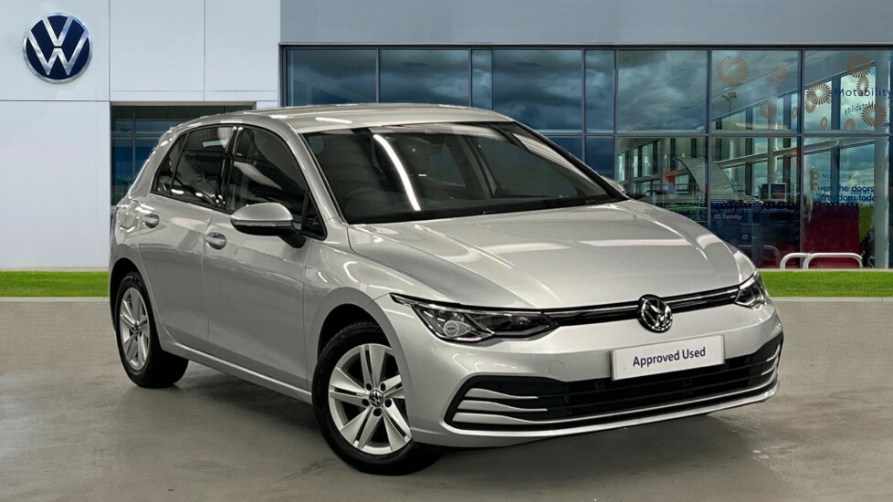 Compare Volkswagen Golf 8 Life 1.5 Tsi 150Ps 6-Speed GD23YPC Silver