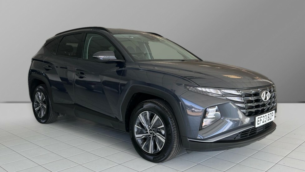 Compare Hyundai Tucson 1.6 T-gdi Hybrid 230 Se Cnt Au EF23BZP Grey